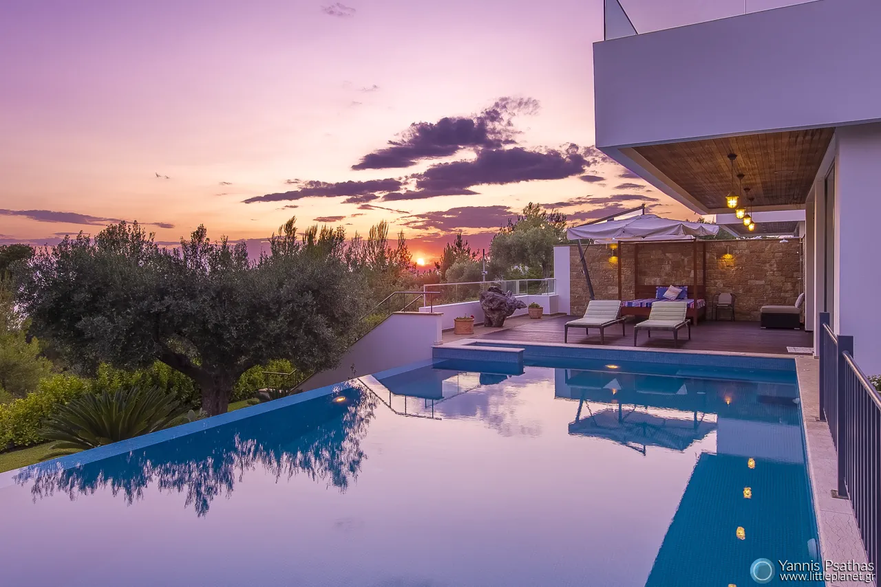 Εξωτερικοί χώροι πισίνας Villa Olive Hills, Χαλκιδική